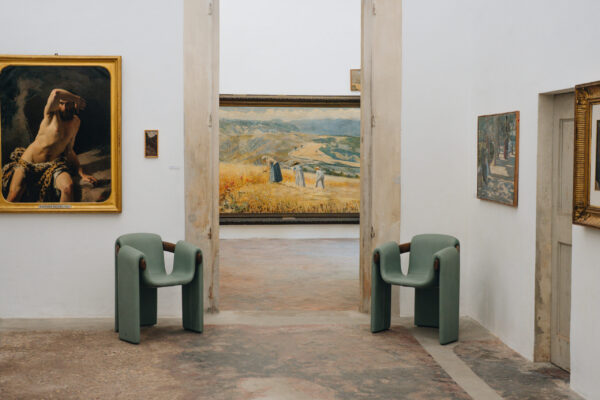 SARI CHAIR AMBIENTATA 3 scaled 1